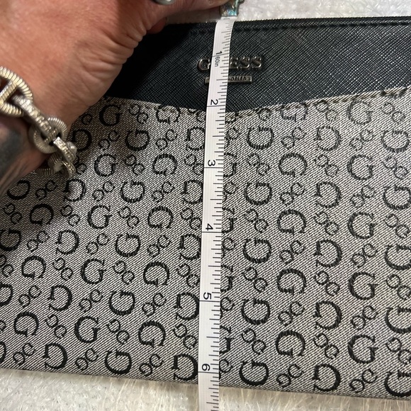🖤🖤EUC- Guess Los Angeles, Black and Gray Gleeson Wristlet Wallet🖤🖤 - Picture 8 of 10